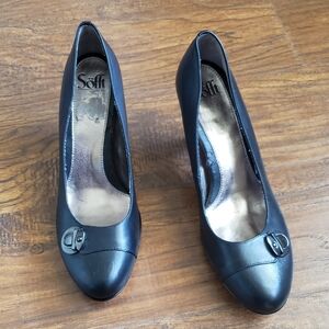 Söfft Black Round-Toe Leather Pumps with Decorative Buckle